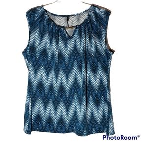 Tiffany & Grey plus size 2X geometric print sleeveless pullover top. 124